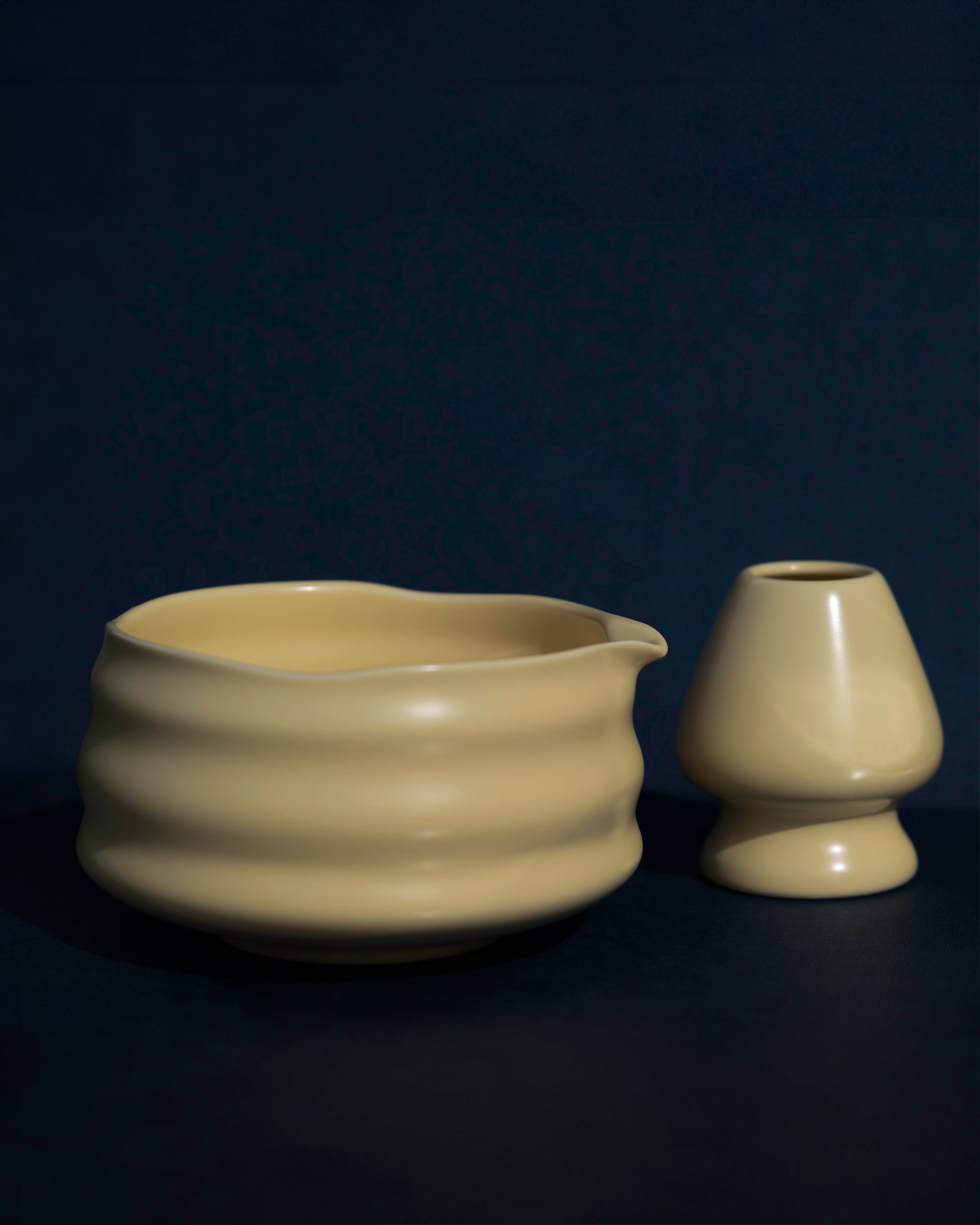 Buttergelber Schneebesenhalter